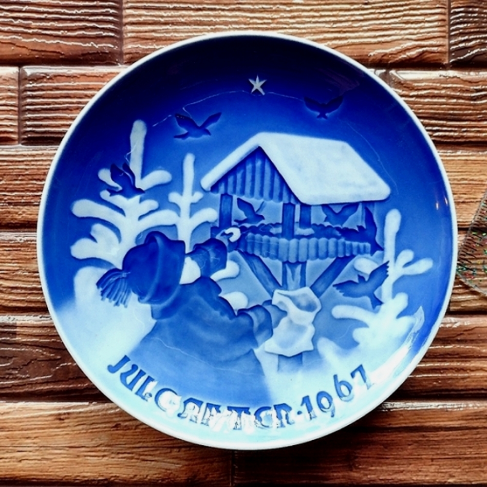 Vintage 1967 Royal Copenhagen B&G Porcelain Collector's Plate "Christmas Eve"